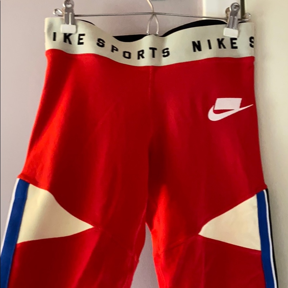 Nike sportswear leggings